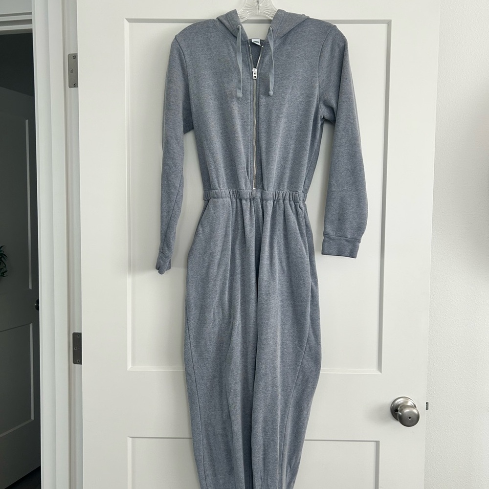 Grey Old Navy one-piece jogger sweatsuit- size small